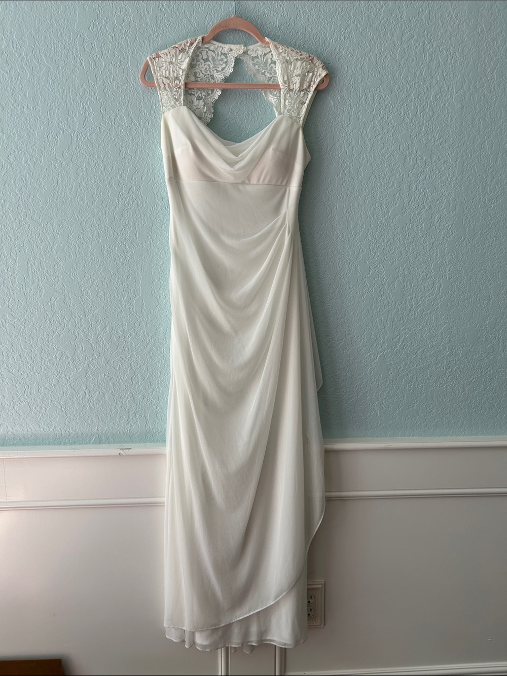 Xscape Cream / white Lace Cap-Sleeve Wedding Dress
